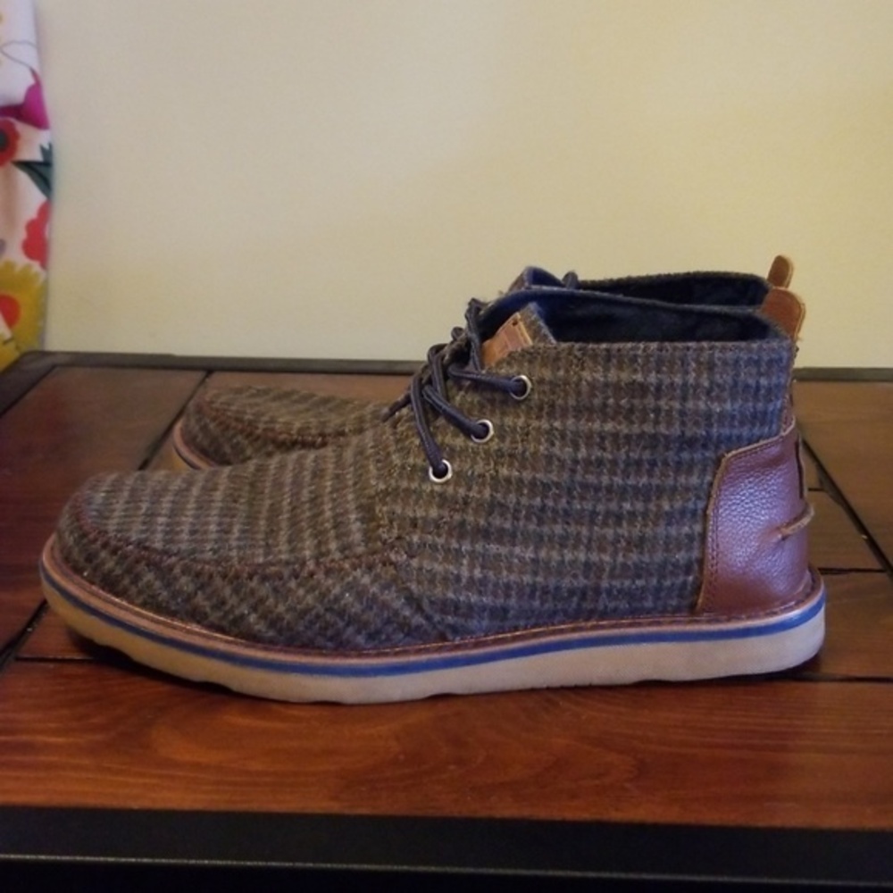 Toms - Picture 2 of 5